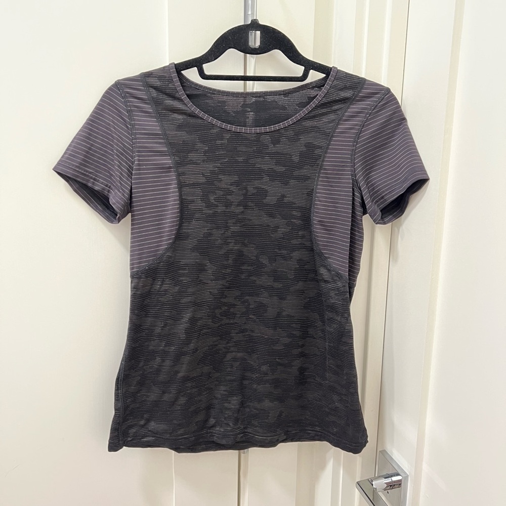 Lululemon Dual tone T-shirt